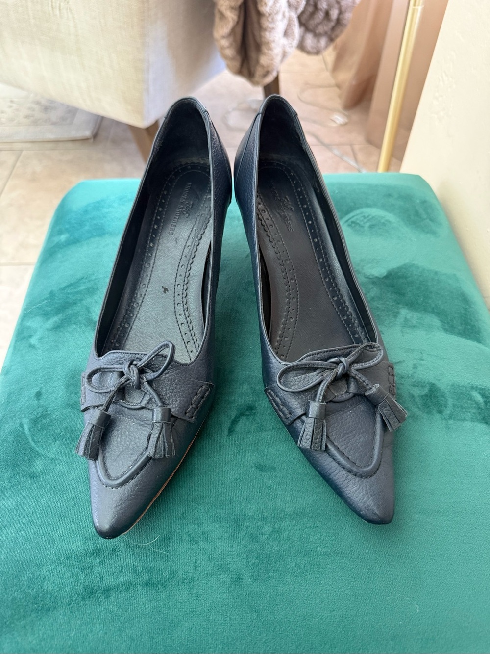 Brooks Brothers 324 Navy Blue Leather Pointed-Toe Wood Kitten Heels with Tassel - Picture 2 of 10